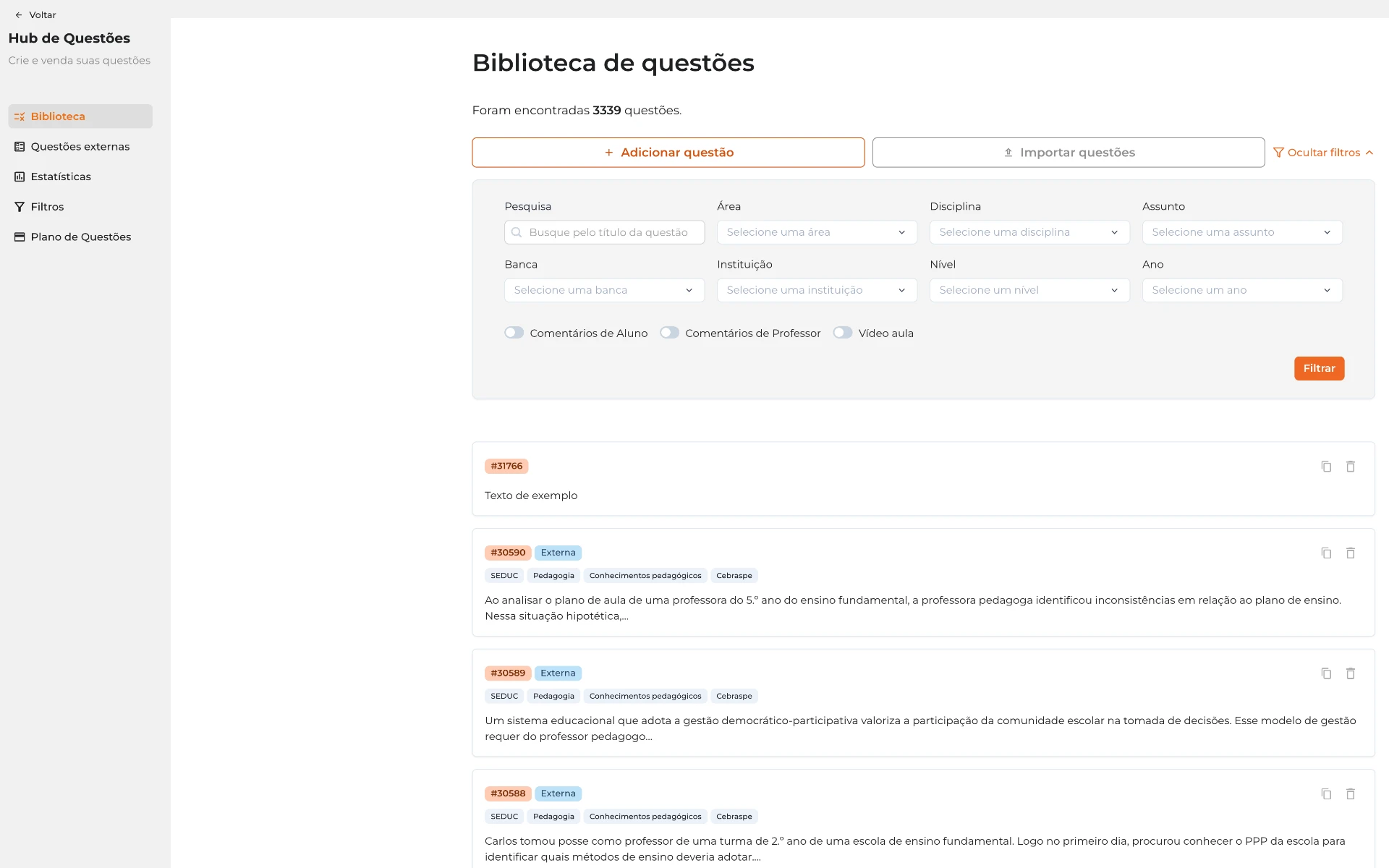 Painel Biblioteca de questões do Hub de Questões, com 3.339 questões, botões de adicionar e importar questões e filtros por área, disciplina, assunto, banca, instituição, nível e ano